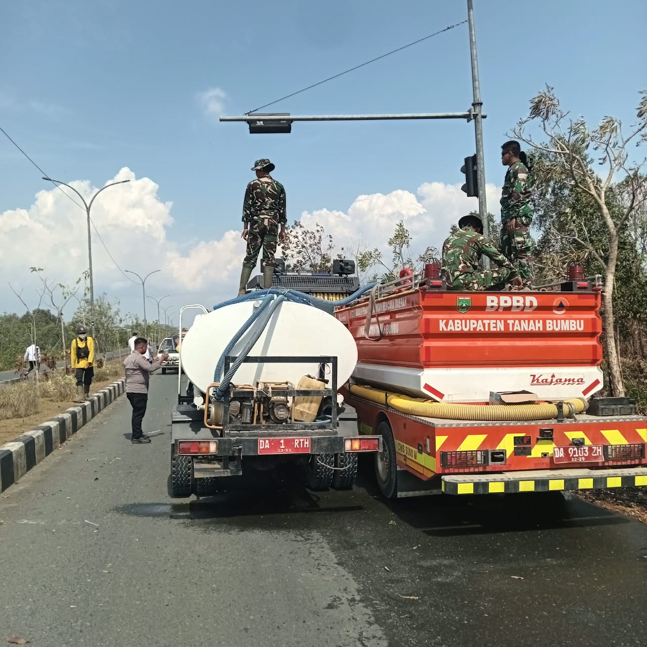 DLH Tanah Bumbu Siagakan Armada Dukung Penanganan Karhutla