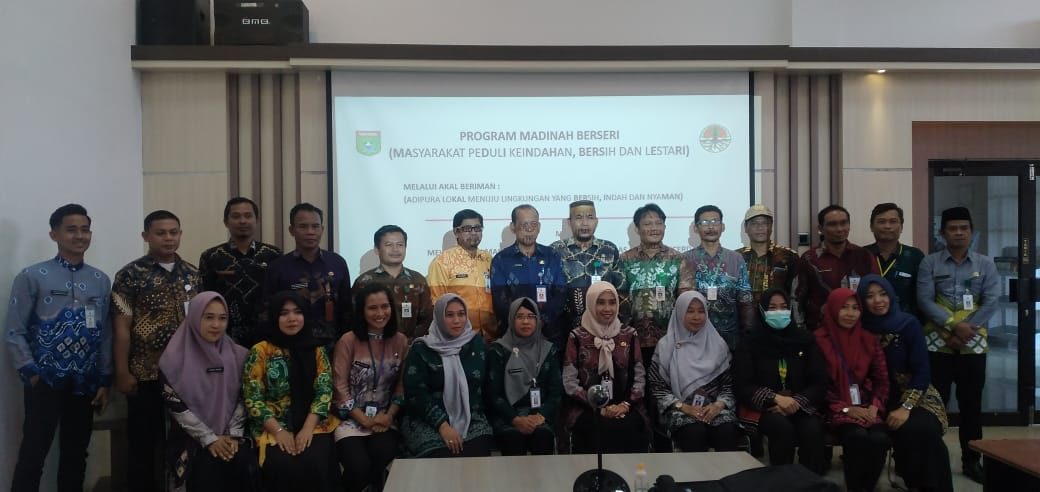 Resmi melakukan launching Program Madinah Berseri (Masyarakat Peduli Keindahan, Bersih dan Lestari) 