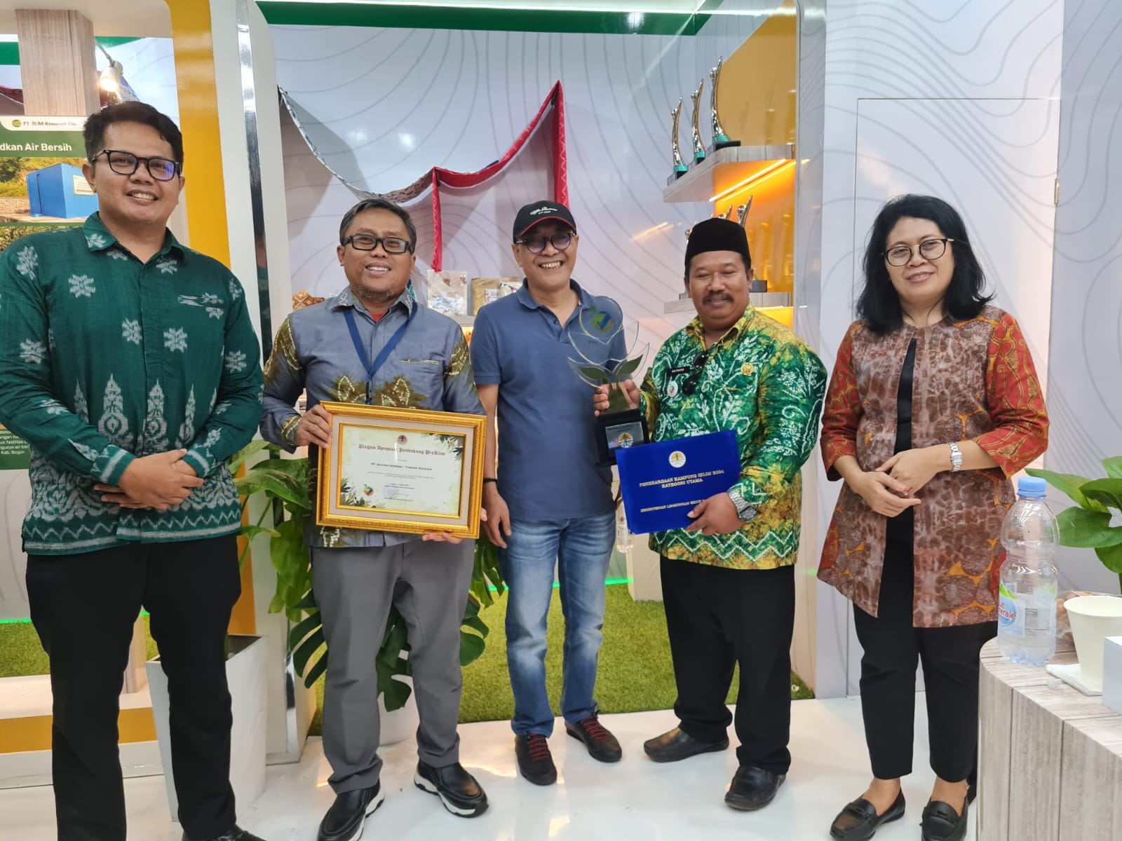Penyerahan Penghargaan Proklim (Program Kampung Iklim) 2024 di Festival Like 2 