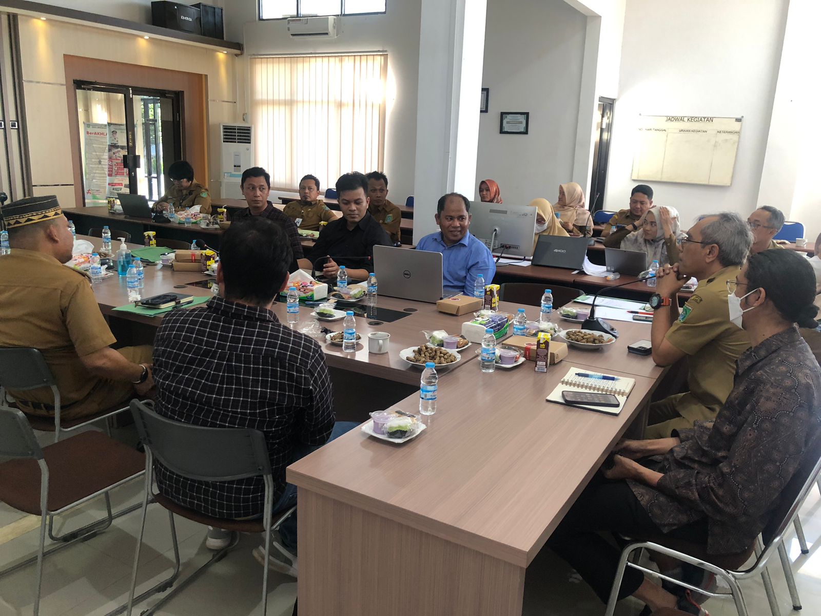 Komisi Penilai Amdal (KPA) Kab. Tanah Bumbu melaksanakan Pembahasan Formulir Kerangka Acuan Analisis Dampak Lingkungan (KA ANDAL) Rencana Usaha Kegiatan Penumpukan Sementara (Stockpile) Batubara PT. Karya Mining Solutions