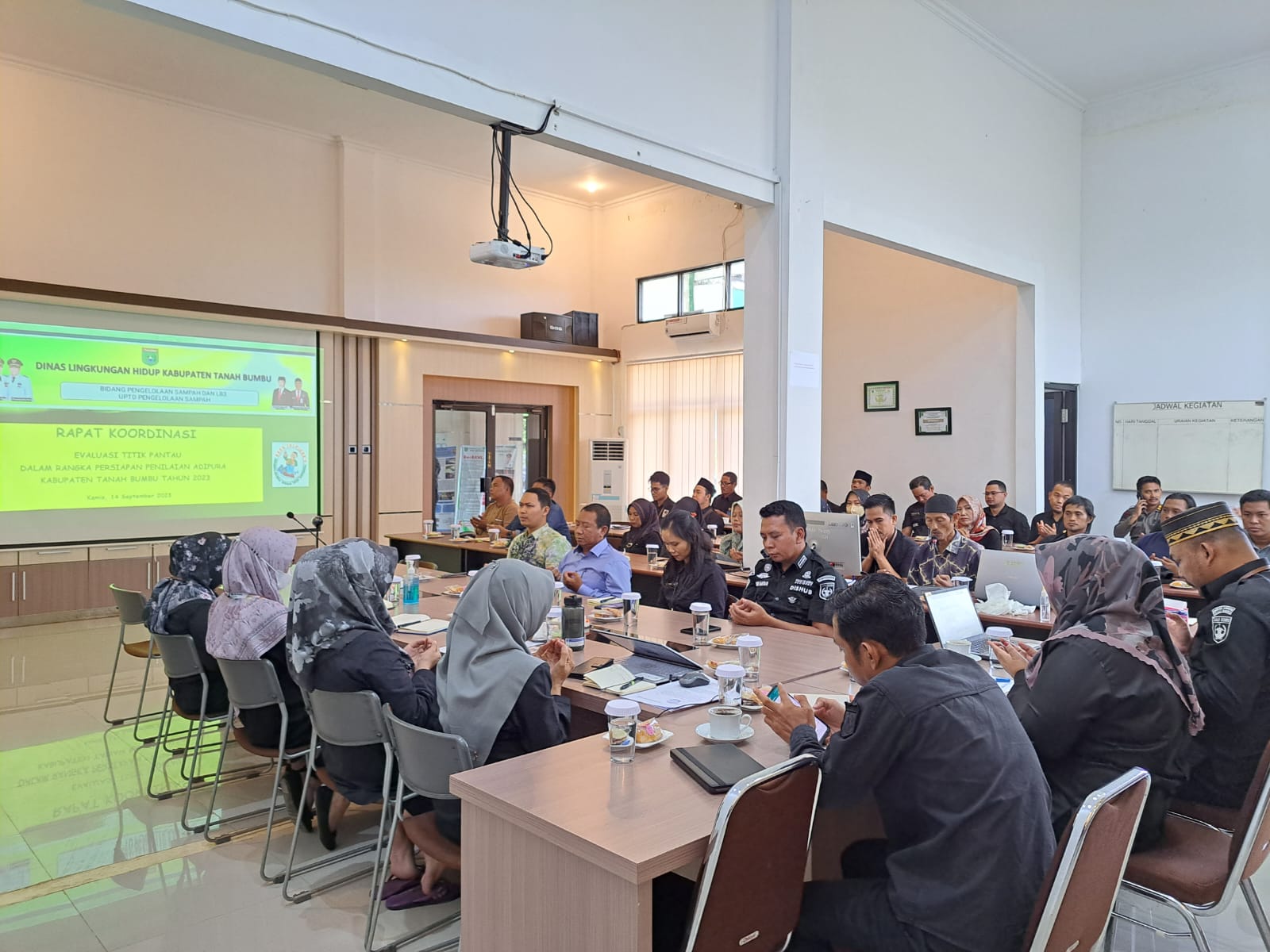 Pelaksanaan Rapat Koordinasi Lintas Sektor Evaluasi Kondisi Titik Pantau Dalam Rangka Persiapn Penilaian Adipura Kab. Tanah Bumbu Tahun 2023   