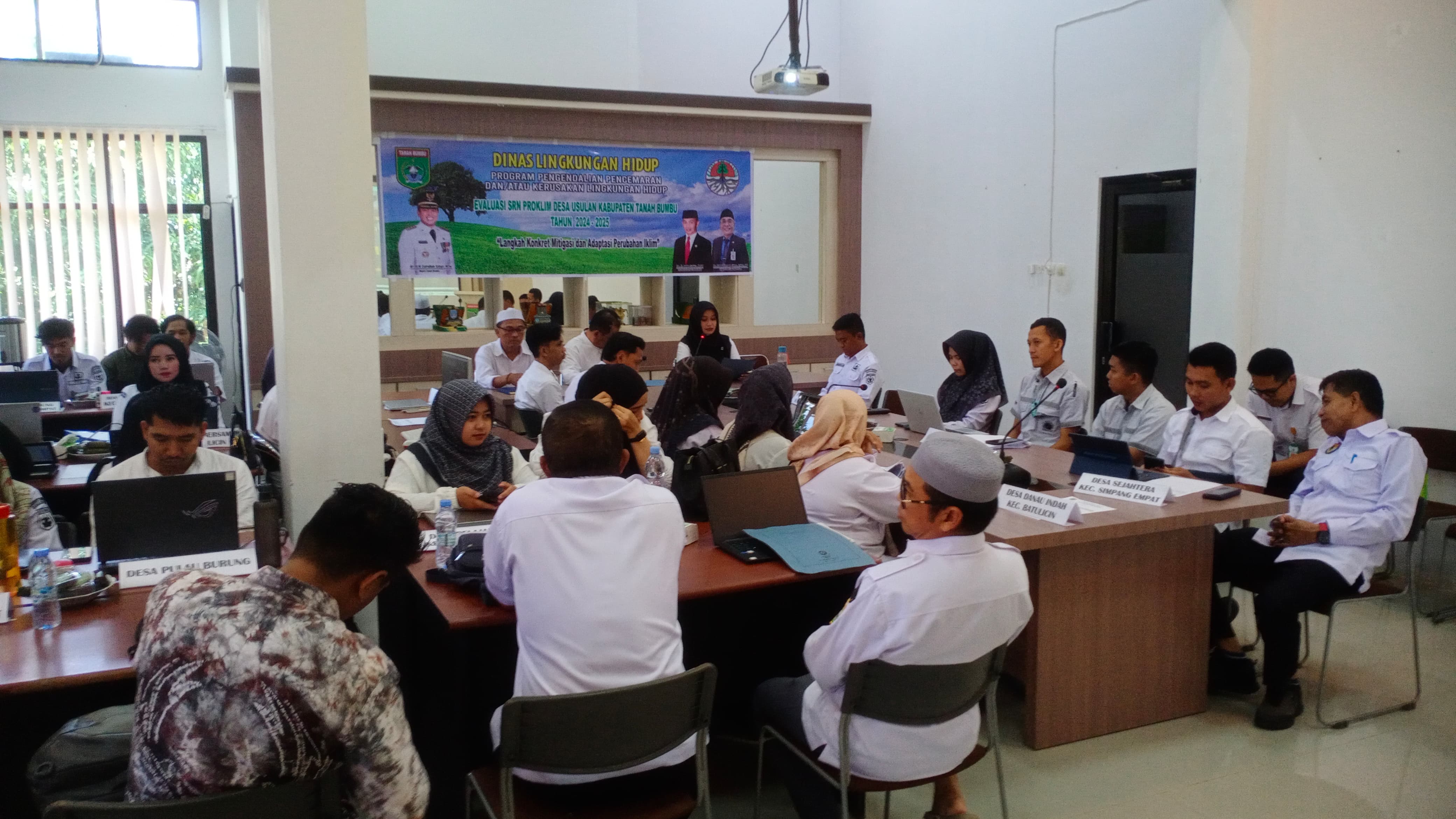 Bidang Pengendalian dan Pencemaran Lingkungan Hidup mengadakan evaluasi pengisian formulir Sistem Registri Nasional untuk pendaftaran Desa Program Kampung Iklim (Proklim) untuk Tahun 2024 - 2025