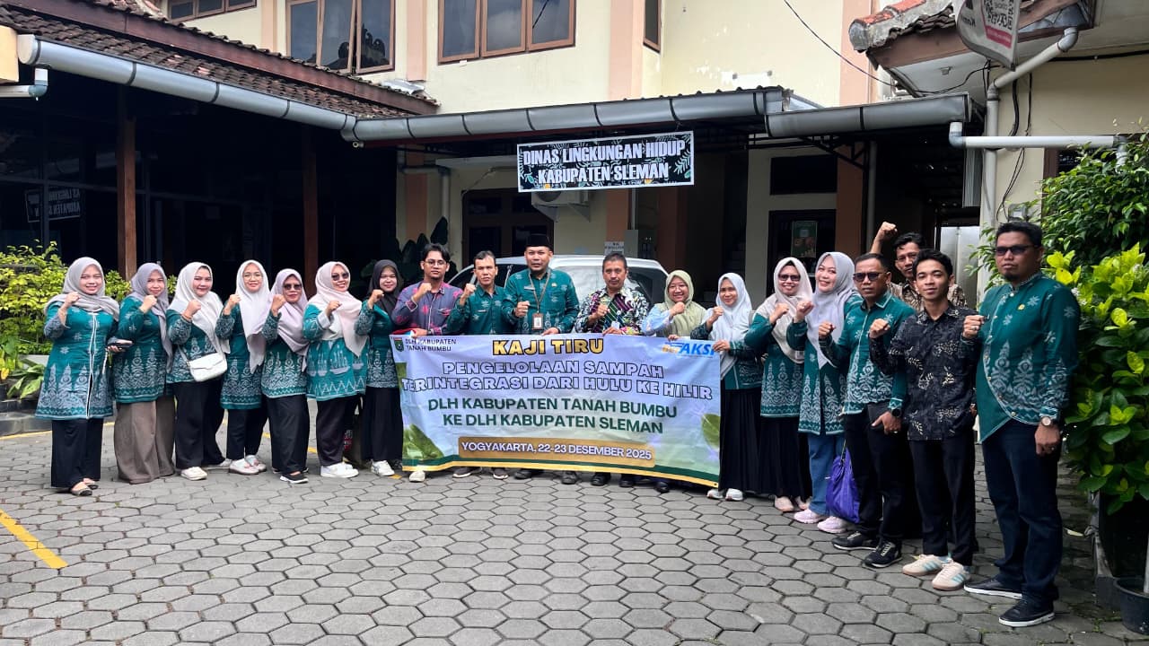 DLH Tanah Bumbu melalui Bidang PSLB3 dan UPTD. Pengelolaan Sampah  melakukan kaji tiru terkait pengelolaan sampah terintegrasi dari hulu ke hilir di DLH Kabupaten Sleman Provinsi Daerah Istimewa Yogyakarta