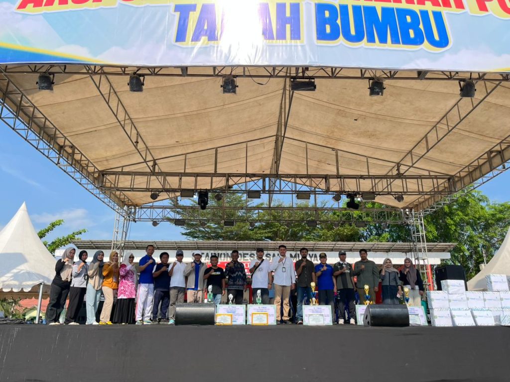 Aksi Sinergitas Merah Putih dimeriahkan berbagai kegiatan dan layanan salah satunya kegiatan tukar sampah anorganik bernilai ekonomis dengan sembako